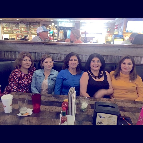 Hello! I’m Sylvia, Posh Ambassador!  Make an offer or Bundle! - Picture 6 of 11